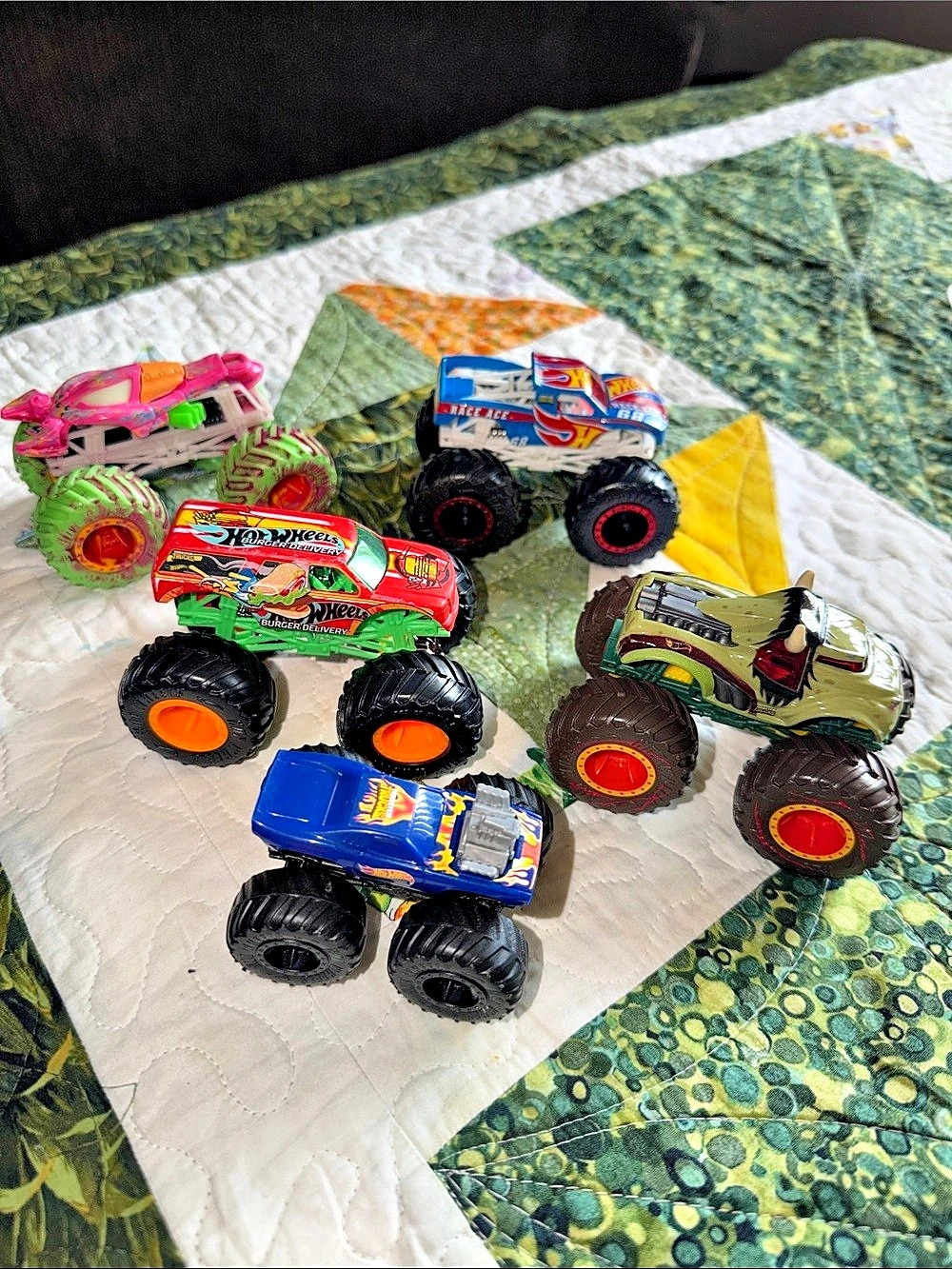 Hot Wheels Monster Trucks 5-Pack Monster Truck Toy Set Multicolor